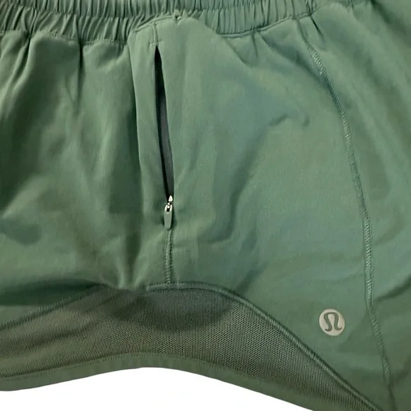 Lululemon Hotty Hot Short II 2.5" Frosted Pine Size 12 - Picture 6 of 10